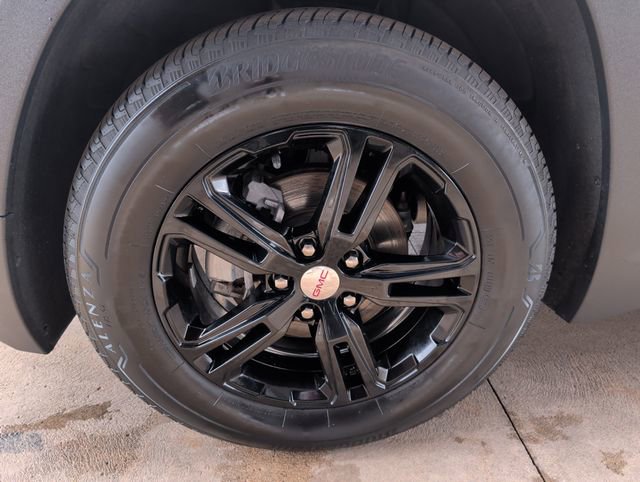 Used 2023 GMC Terrain SLE w/ Driver Convenience Package image 8