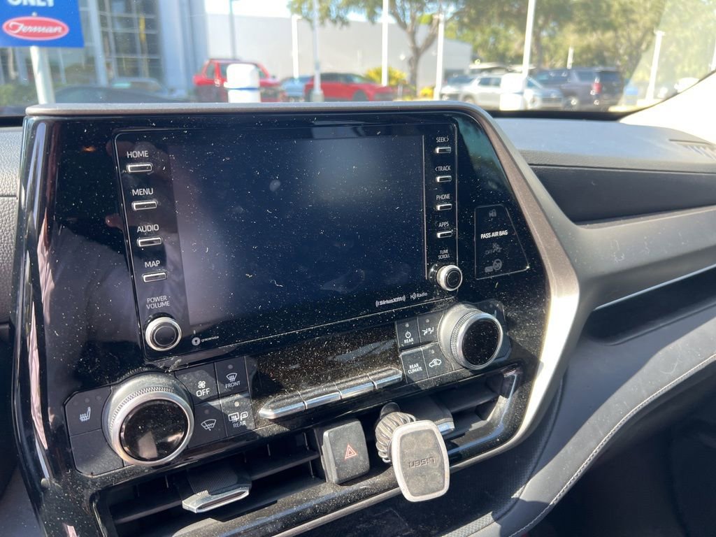 Used 2020 Toyota Highlander XLE image 8