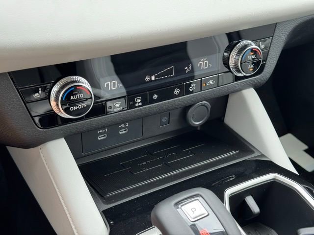 New 2025 Mitsubishi Outlander SE image 30