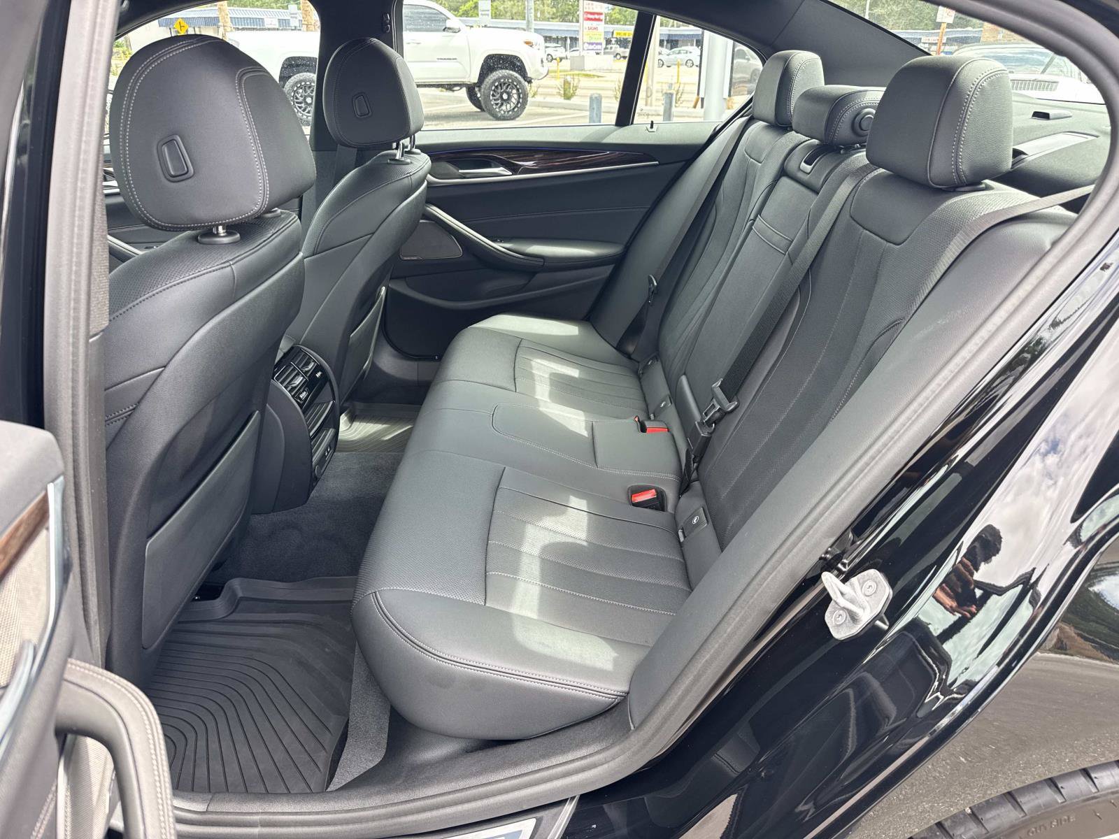 Used 2021 BMW 530i w/ Premium Package RWD image 12