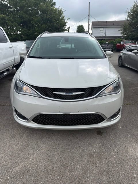 Used 2017 Chrysler Pacifica Touring-L Plus w/ Tire & Wheel Group FWD image 2
