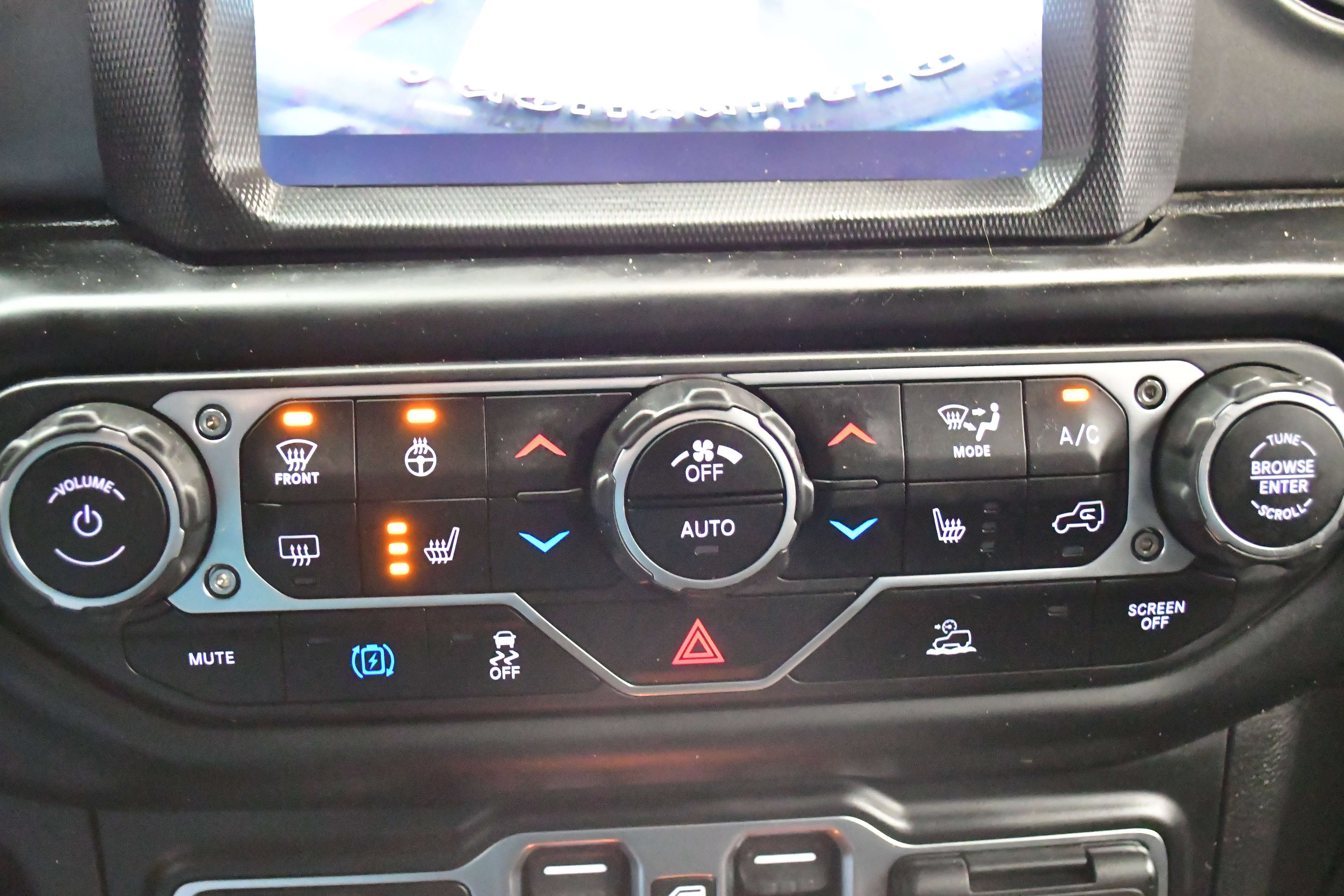 Used 2023 Jeep Wrangler Unlimited w/ Sun & Screen Package image 47