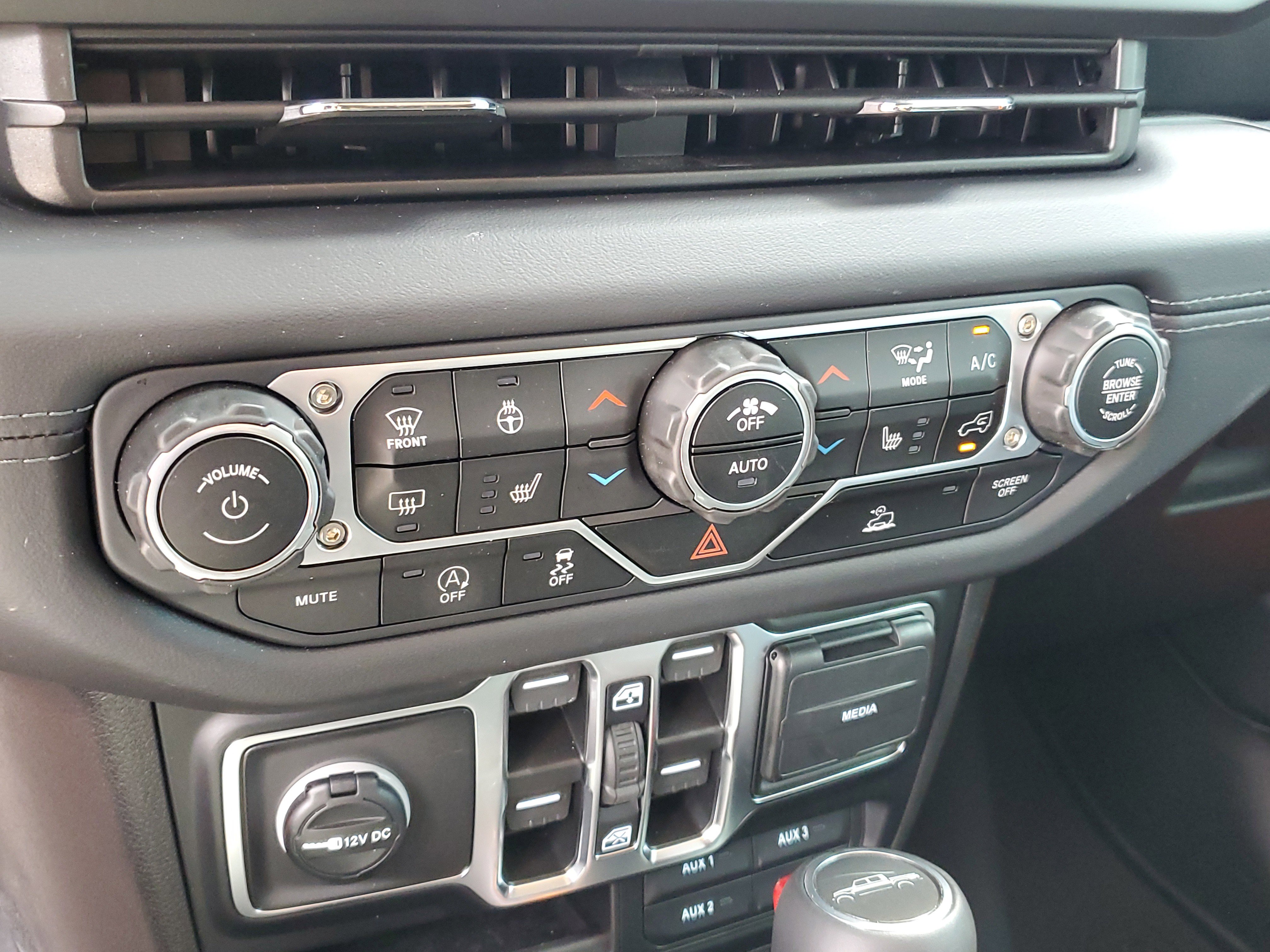 Used 2025 Jeep Gladiator Sport image 24