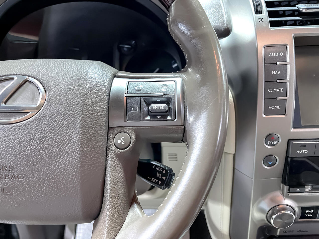 Used 2017 Lexus GX 460 image 25