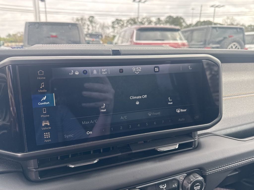 Used 2025 Jeep Wrangler Unlimited Sahara w/ Safety Group image 19