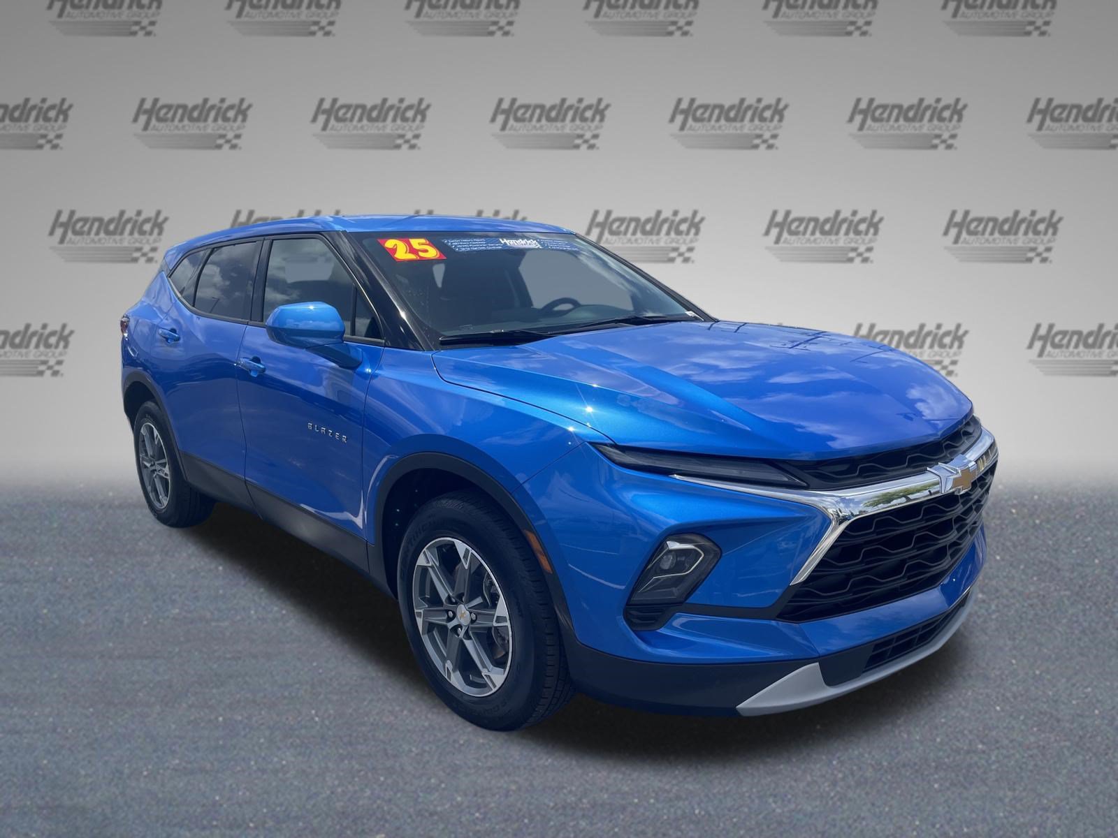 Used 2025 Chevrolet Blazer LT AWD/4WD image 2
