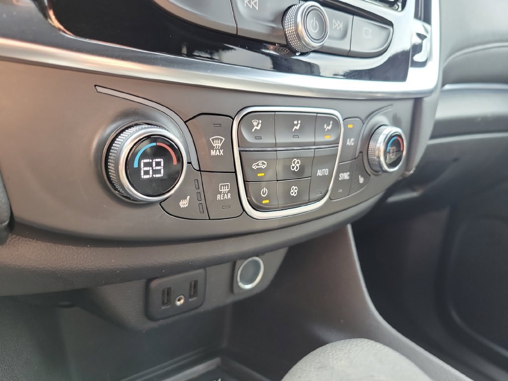 Used 2023 Chevrolet Traverse LT FWD image 30