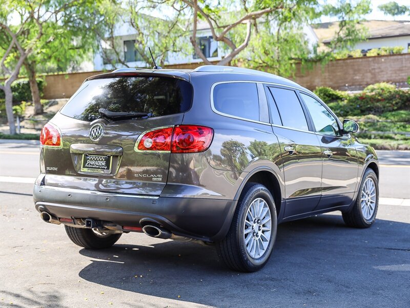 Used 2011 Buick Enclave CXL FWD image 5