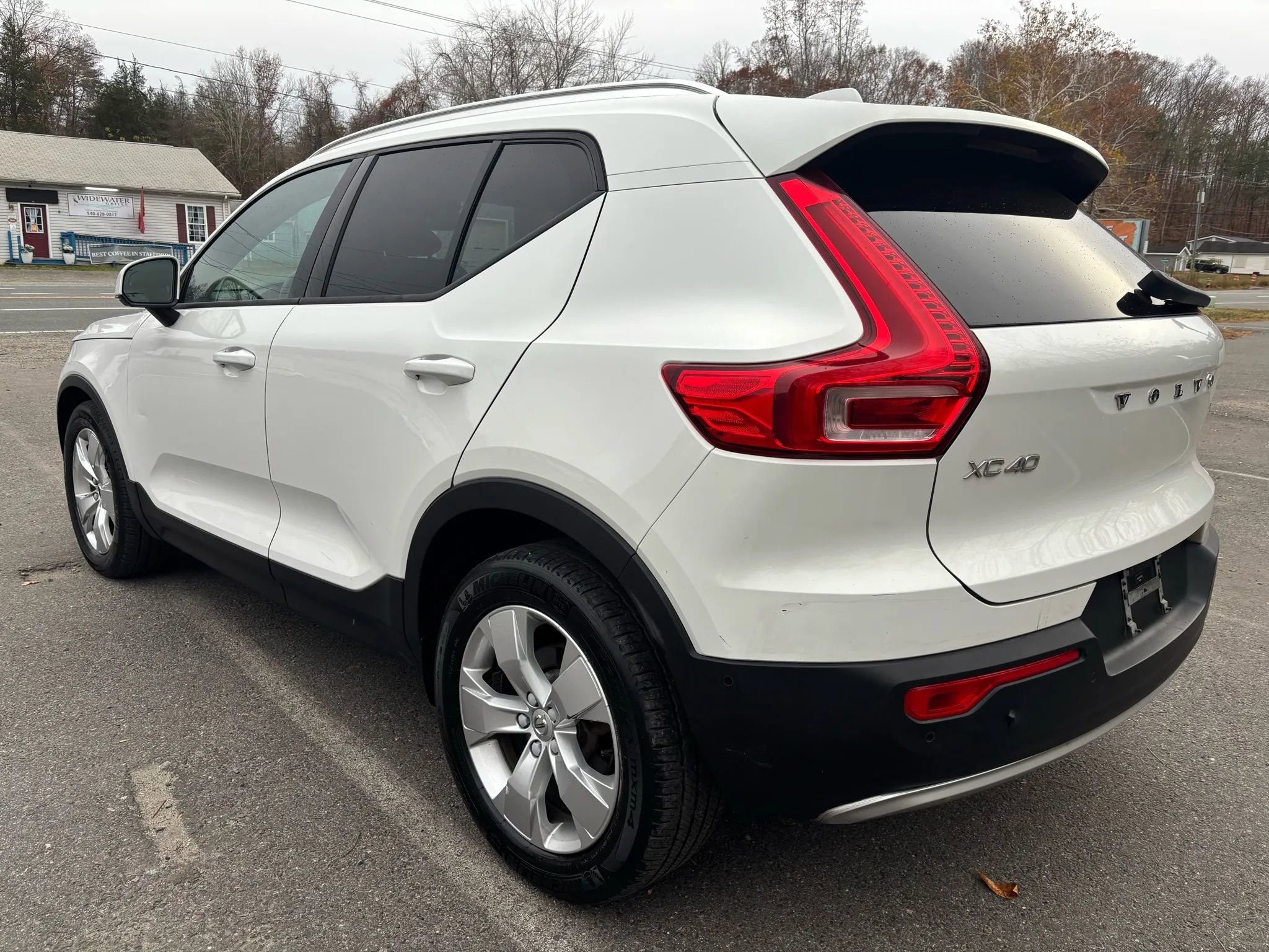 Used 2019 Volvo XC40 T5 Momentum image 7