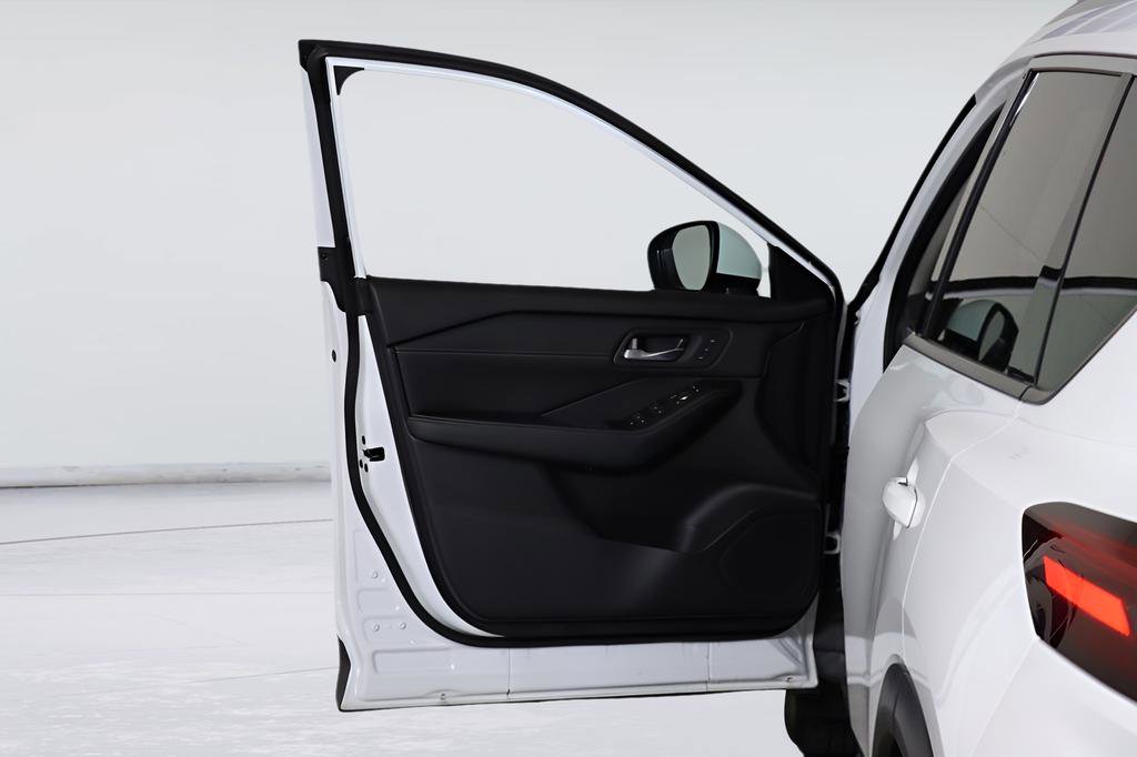 Used 2024 Nissan Rogue SL w/ SL Premium Package image 38