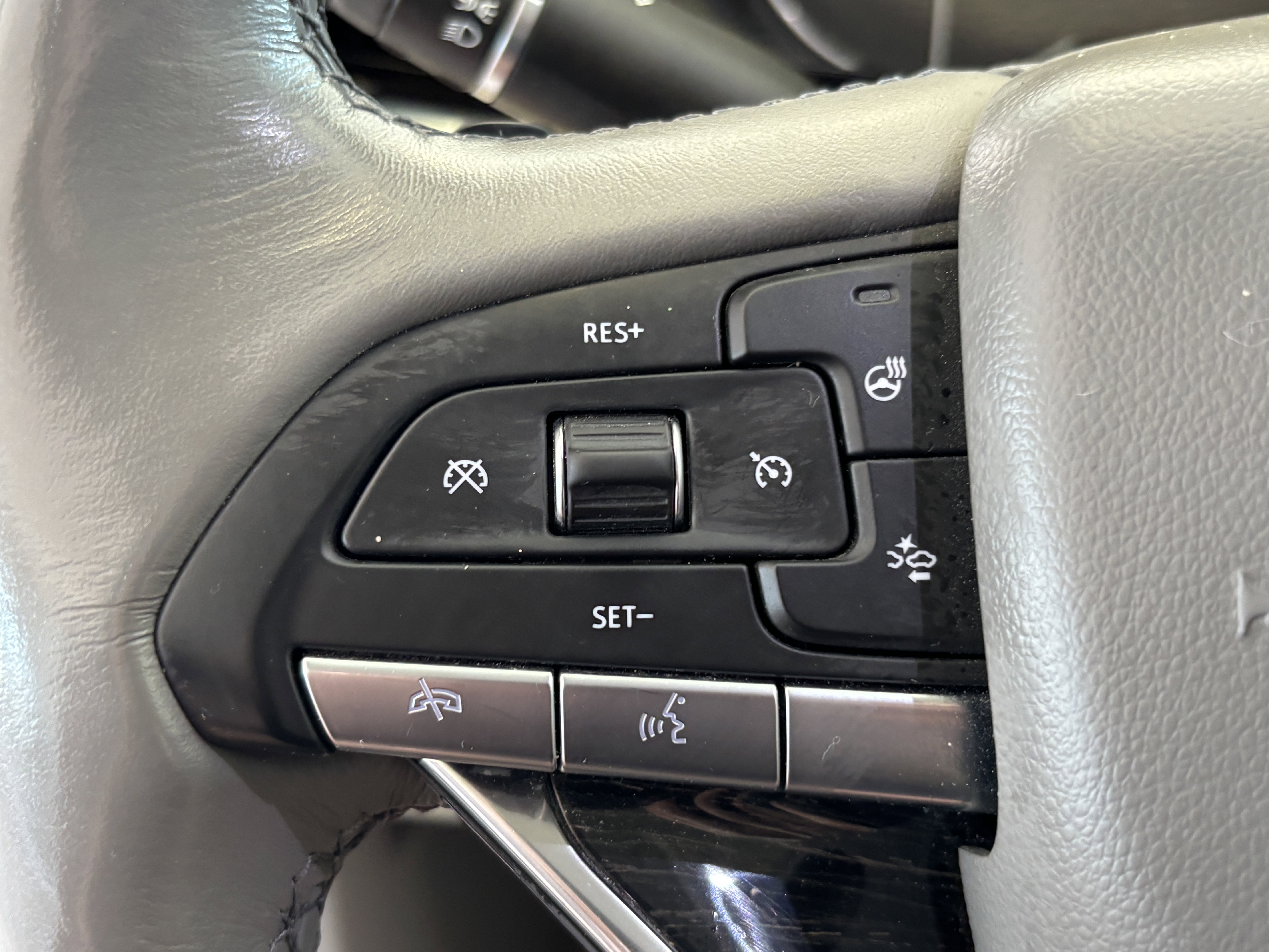 Used 2021 Cadillac XT6 Premium Luxury w/ LPO, Floor Liner Package AWD/4WD image 11