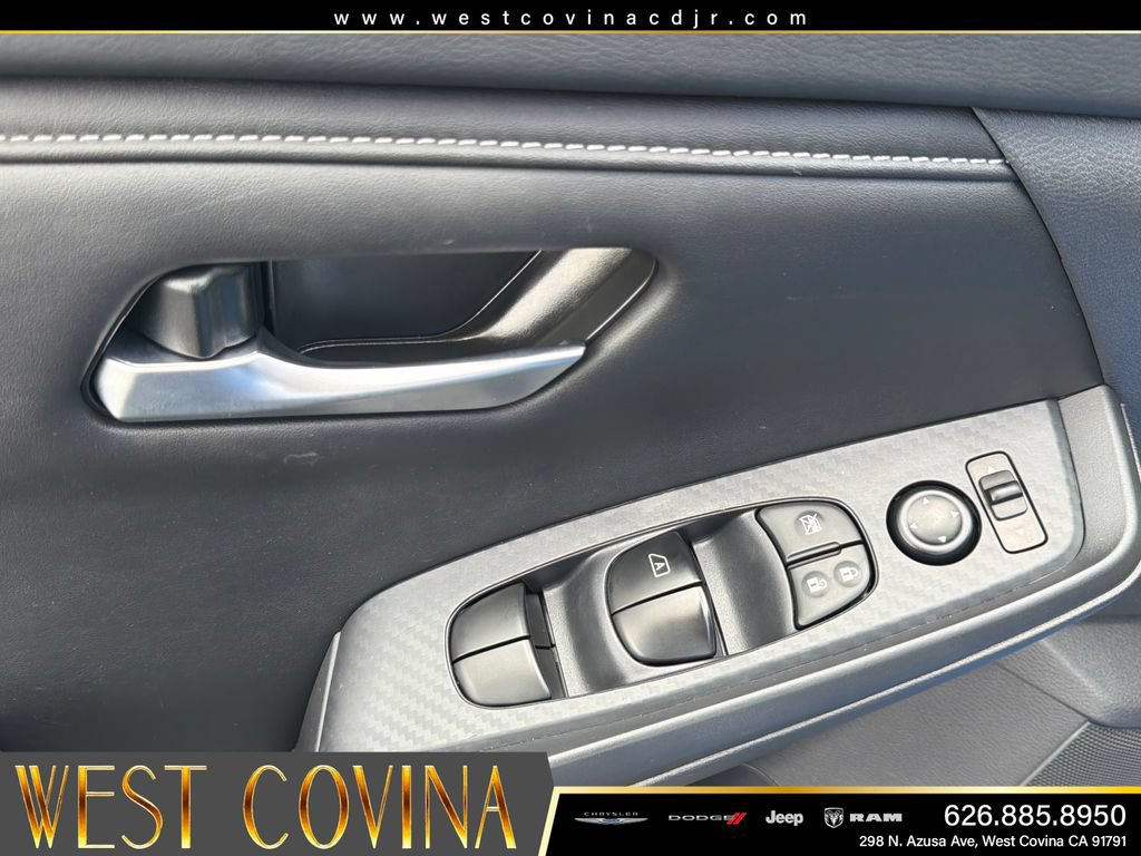 Used 2025 Nissan Sentra SV FWD image 11
