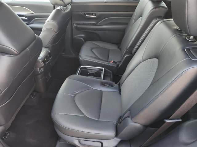 Used 2025 Toyota Grand Highlander AWD image 24