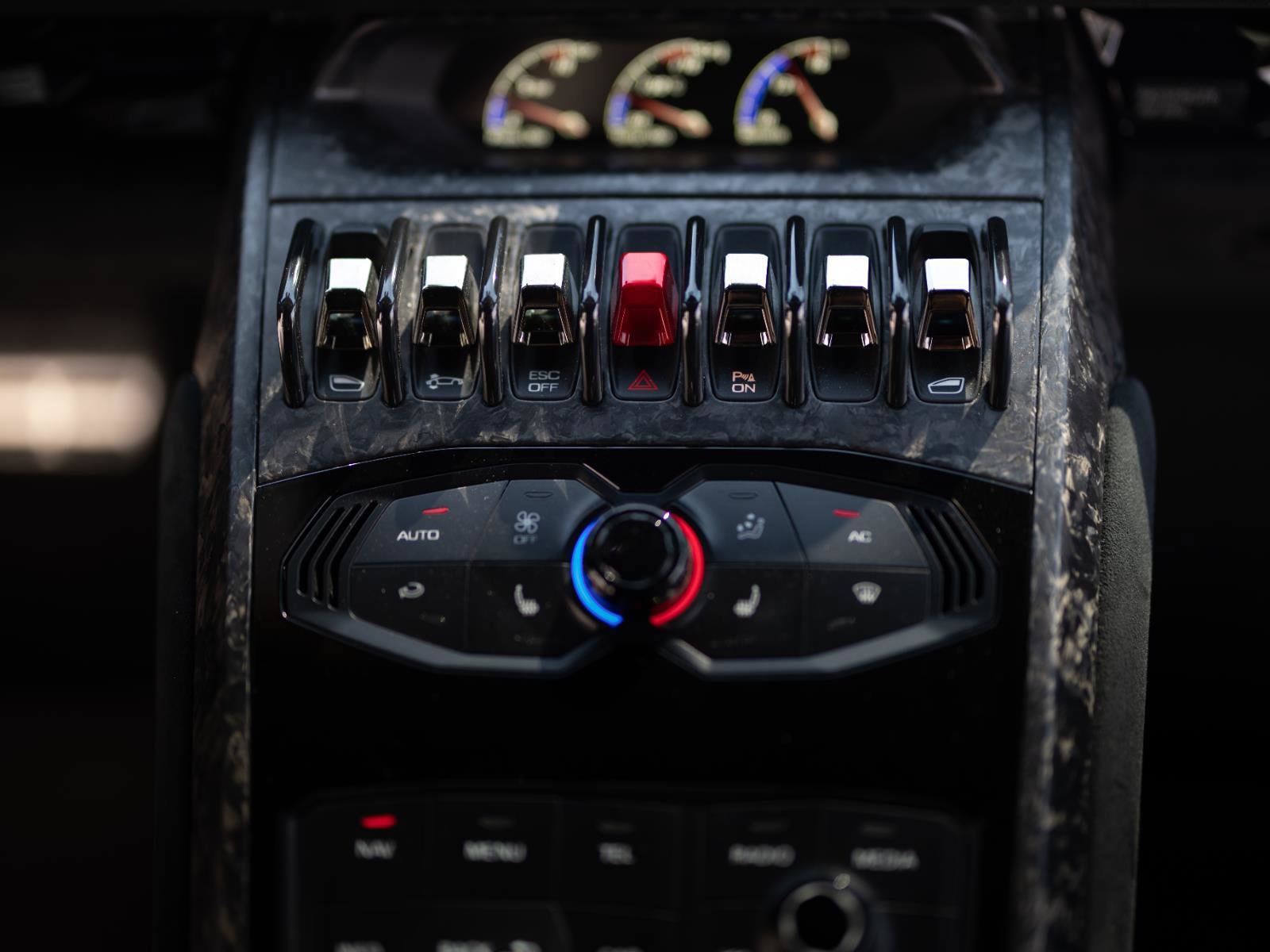Used 2018 Lamborghini Huracan AWD/4WD image 47