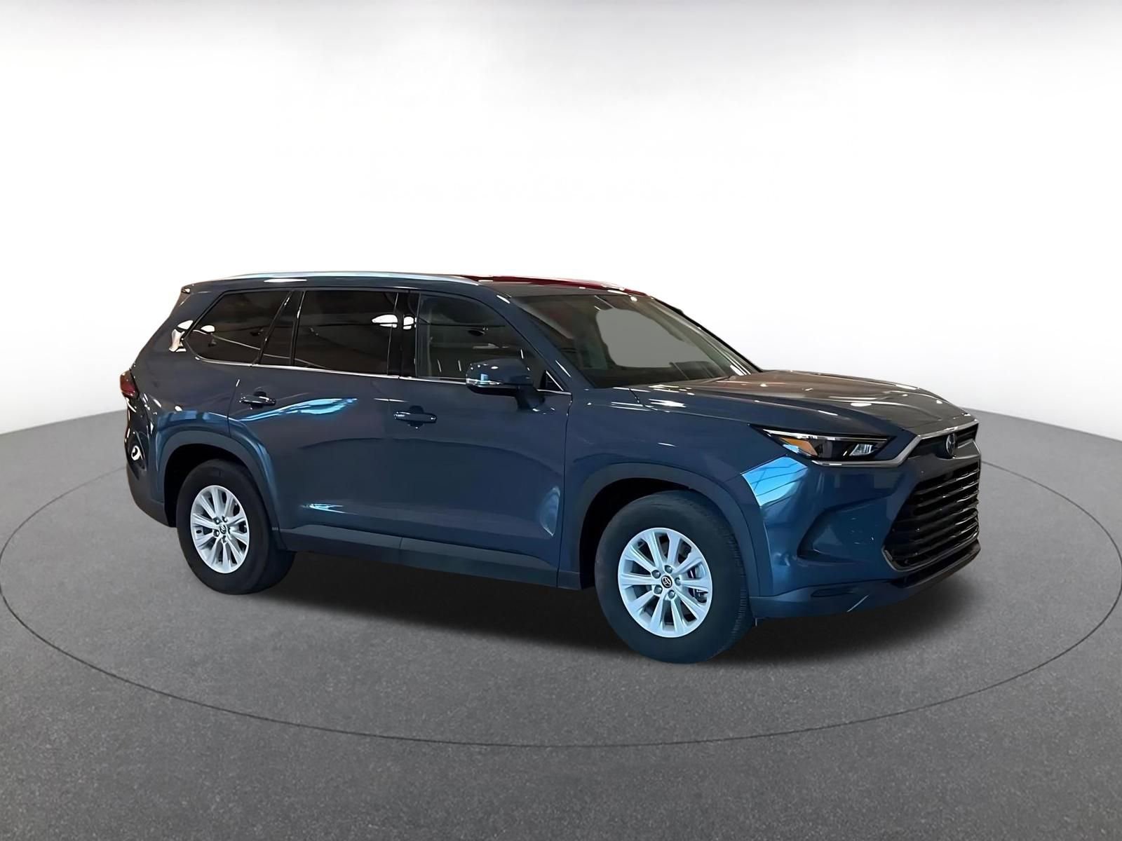 Used 2025 Toyota Grand Highlander FWD image 2