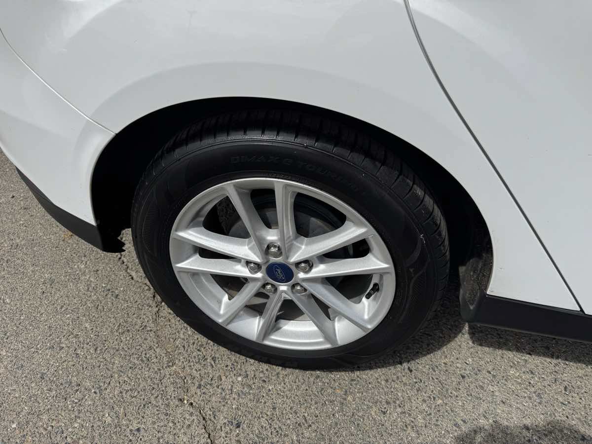Used 2015 Ford Focus SE FWD image 39