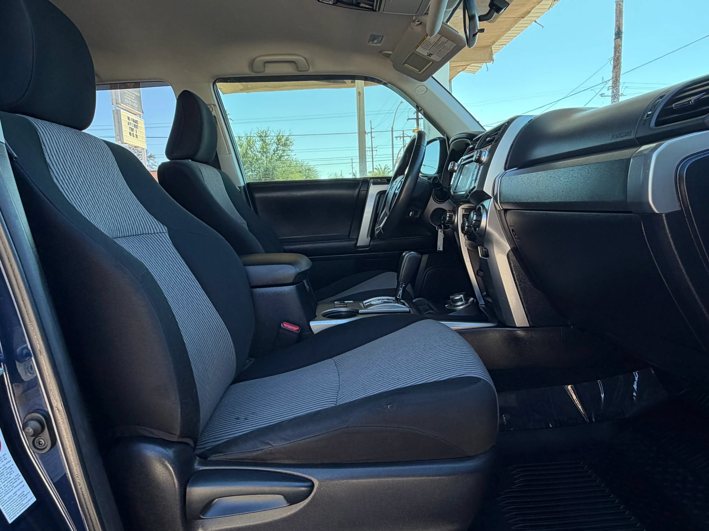 Used 2017 Toyota 4Runner SR5 AWD/4WD image 19