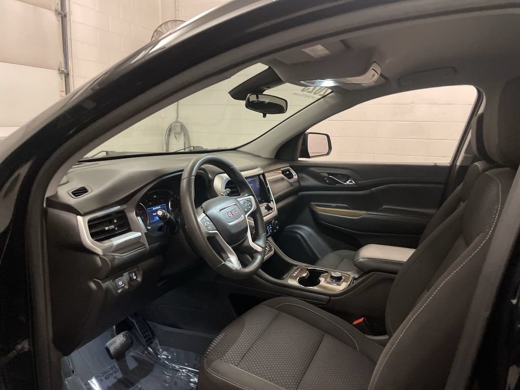 Used 2023 GMC Acadia SLE w/ Elevation Edition FWD image 4