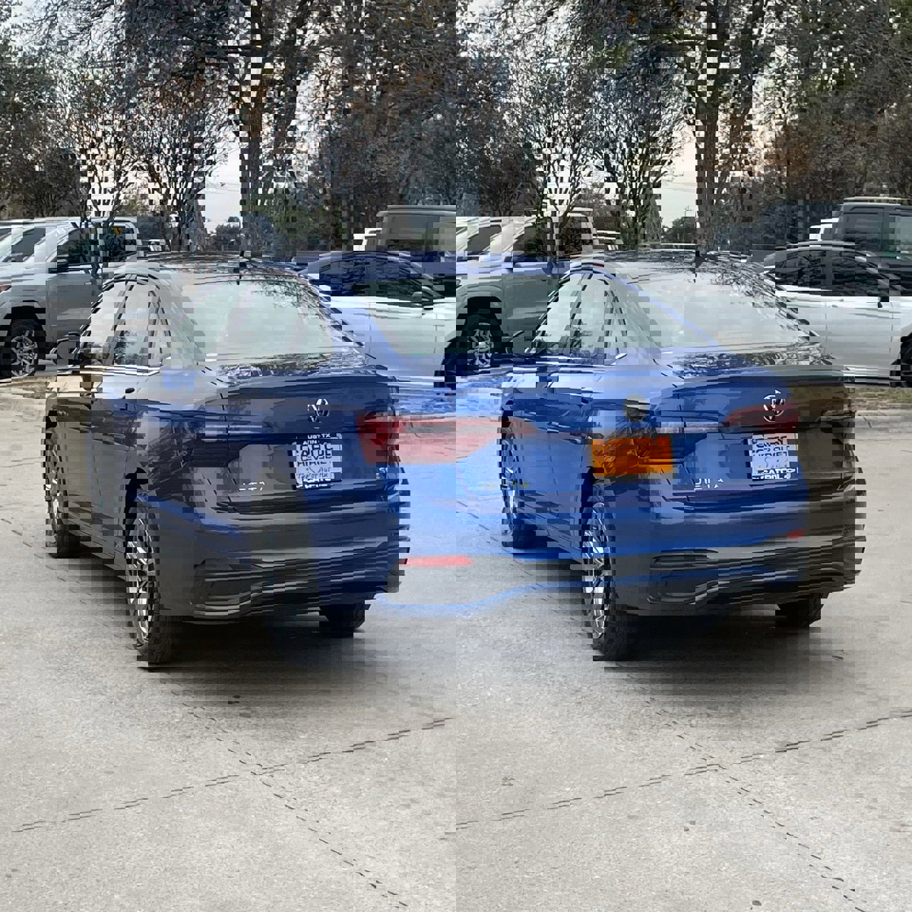 Used 2024 Volkswagen Jetta SE image 4