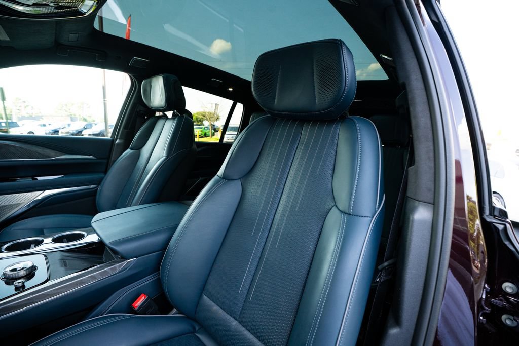 Used 2025 Cadillac Escalade IQ Luxury 2 w/ LPO, Premium Carpet Package AWD/4WD image 31