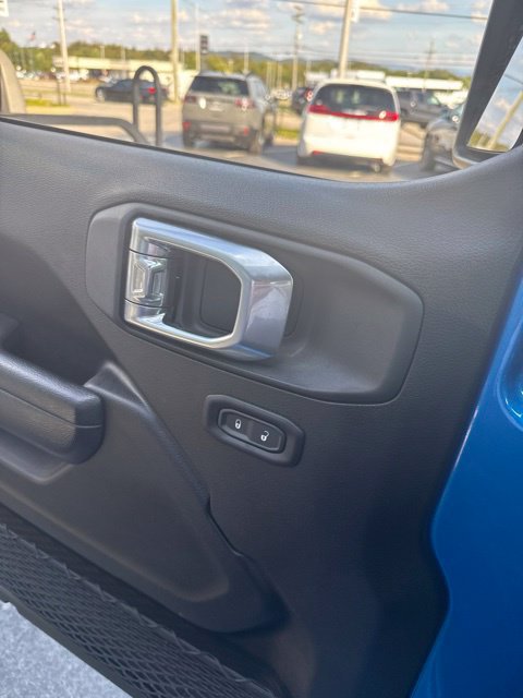 Used 2025 Jeep Wrangler Sport AWD/4WD image 13