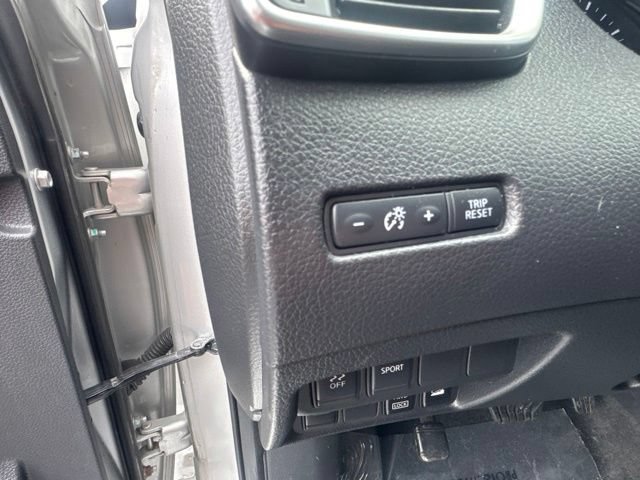 Used 2015 Nissan Rogue SV AWD/4WD image 18