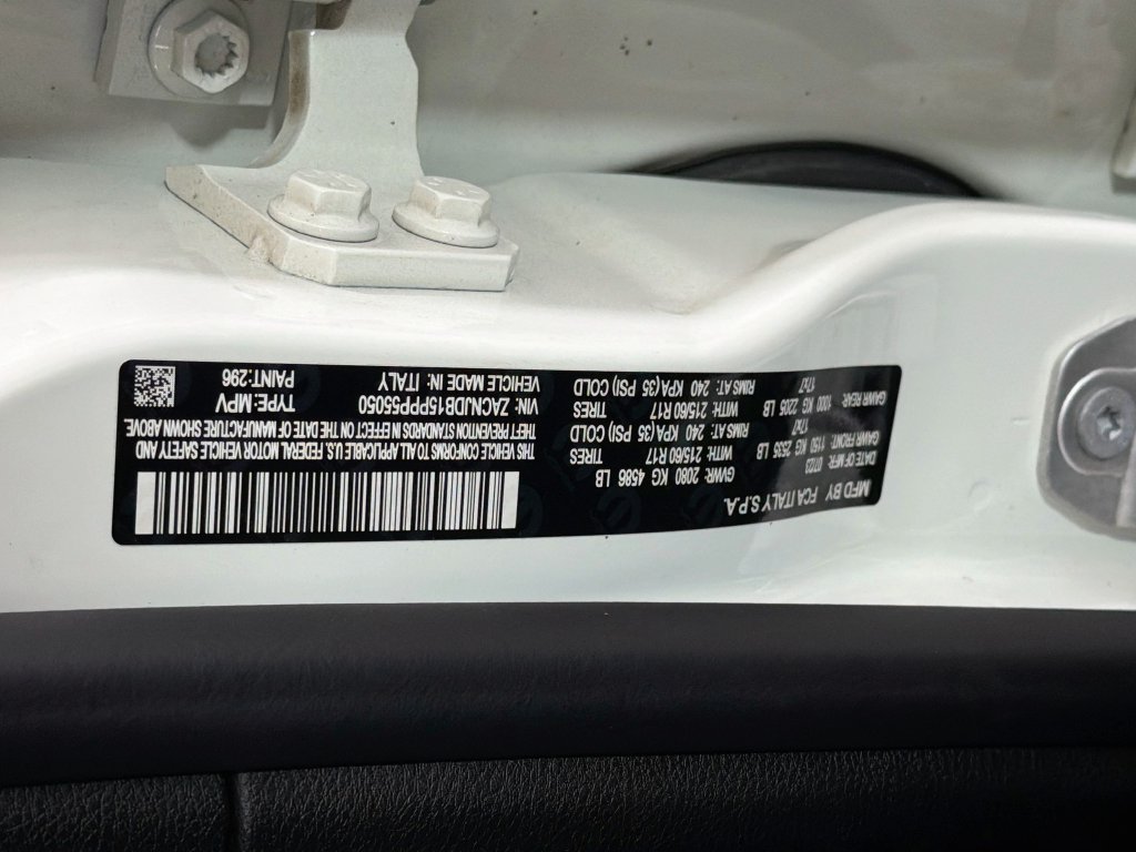 Used 2023 Jeep Renegade Latitude AWD/4WD image 31