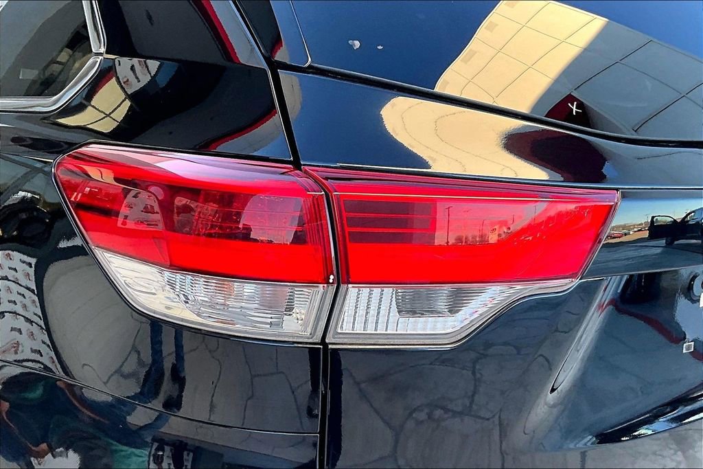 Used 2019 Toyota Highlander LE image 21