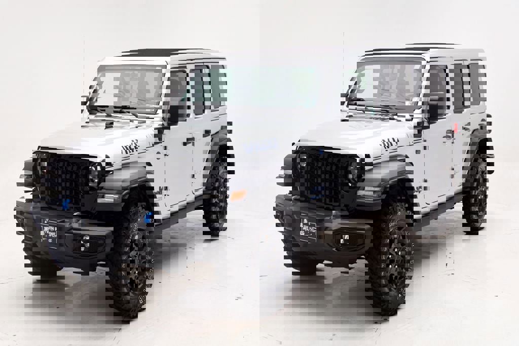 Used 2023 Jeep Wrangler Unlimited w/ Sun & Screen Package image 2