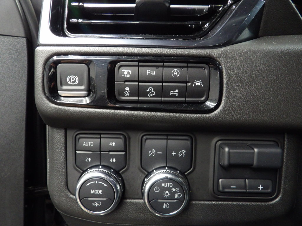 Used 2025 GMC Yukon XL AT4 AWD/4WD image 46