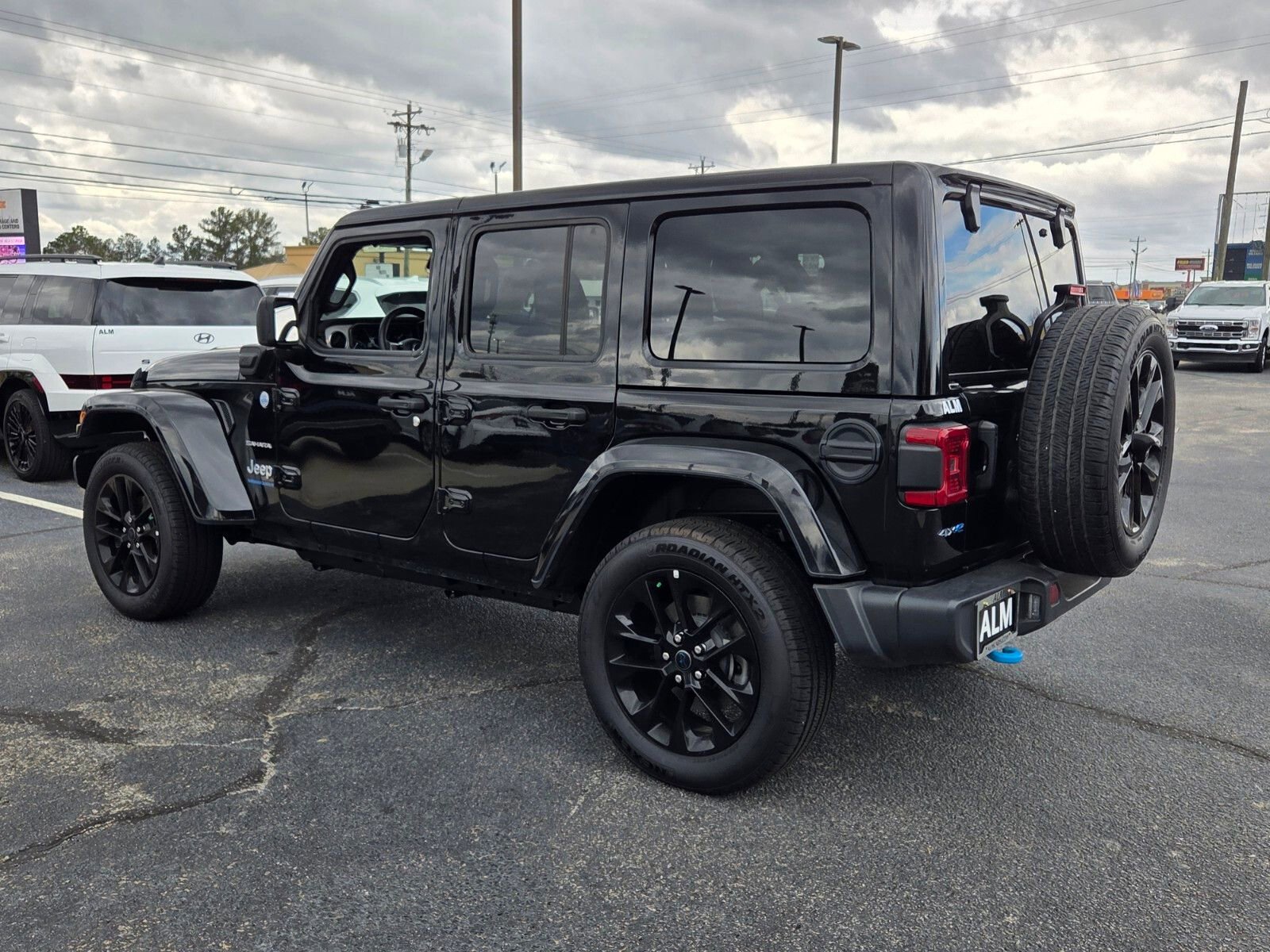 Used 2024 Jeep Wrangler Unlimited Sahara image 8