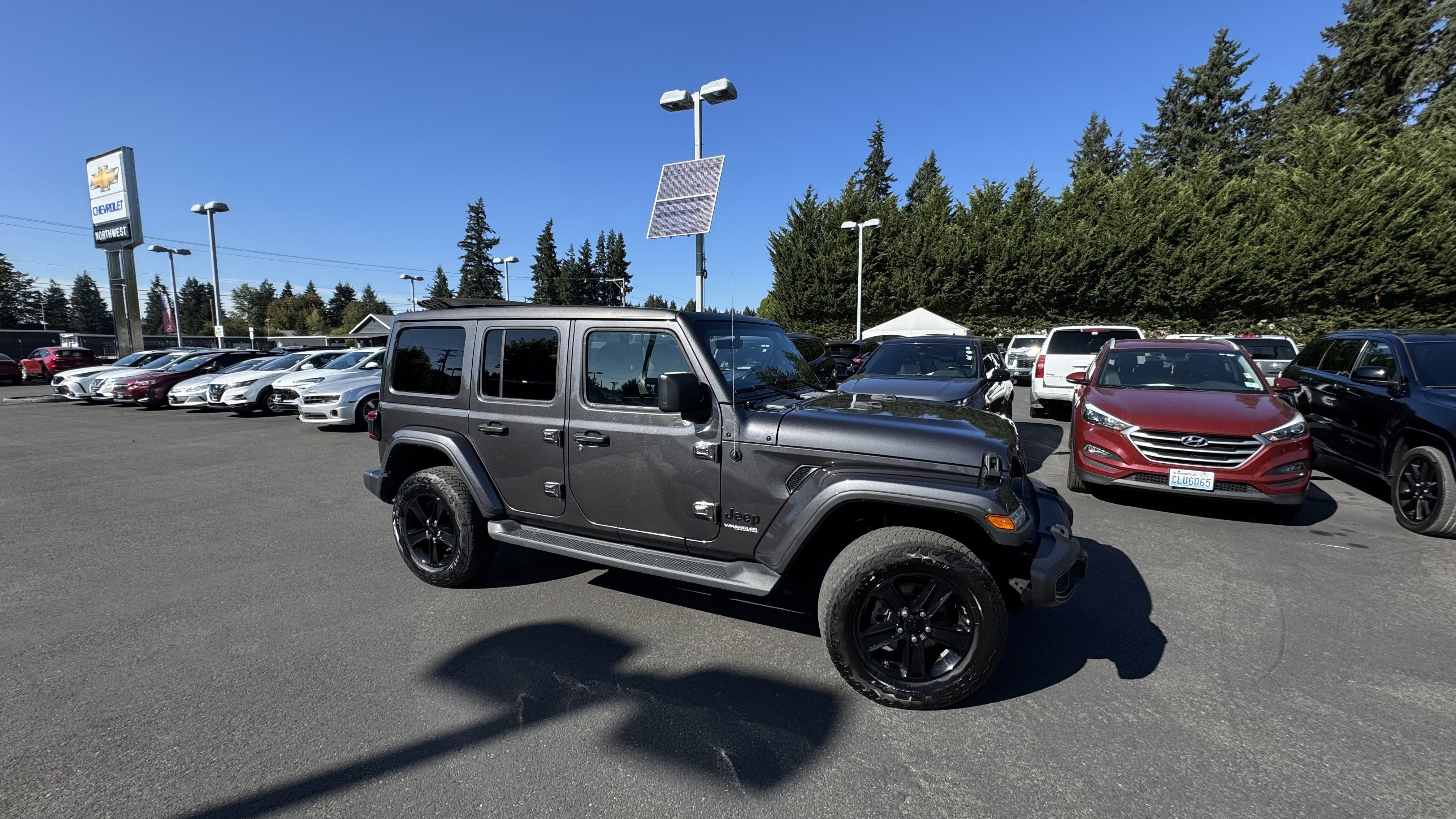Used 2022 Jeep Wrangler Unlimited Sahara image 2