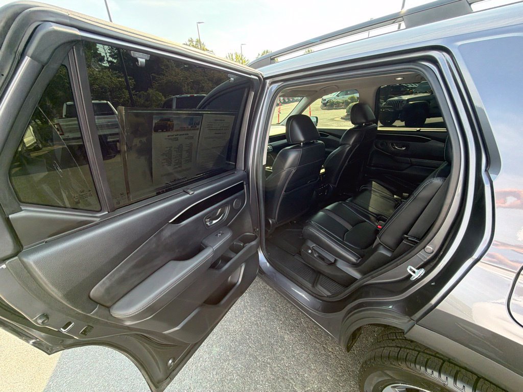 Used 2025 Honda Pilot Touring image 36