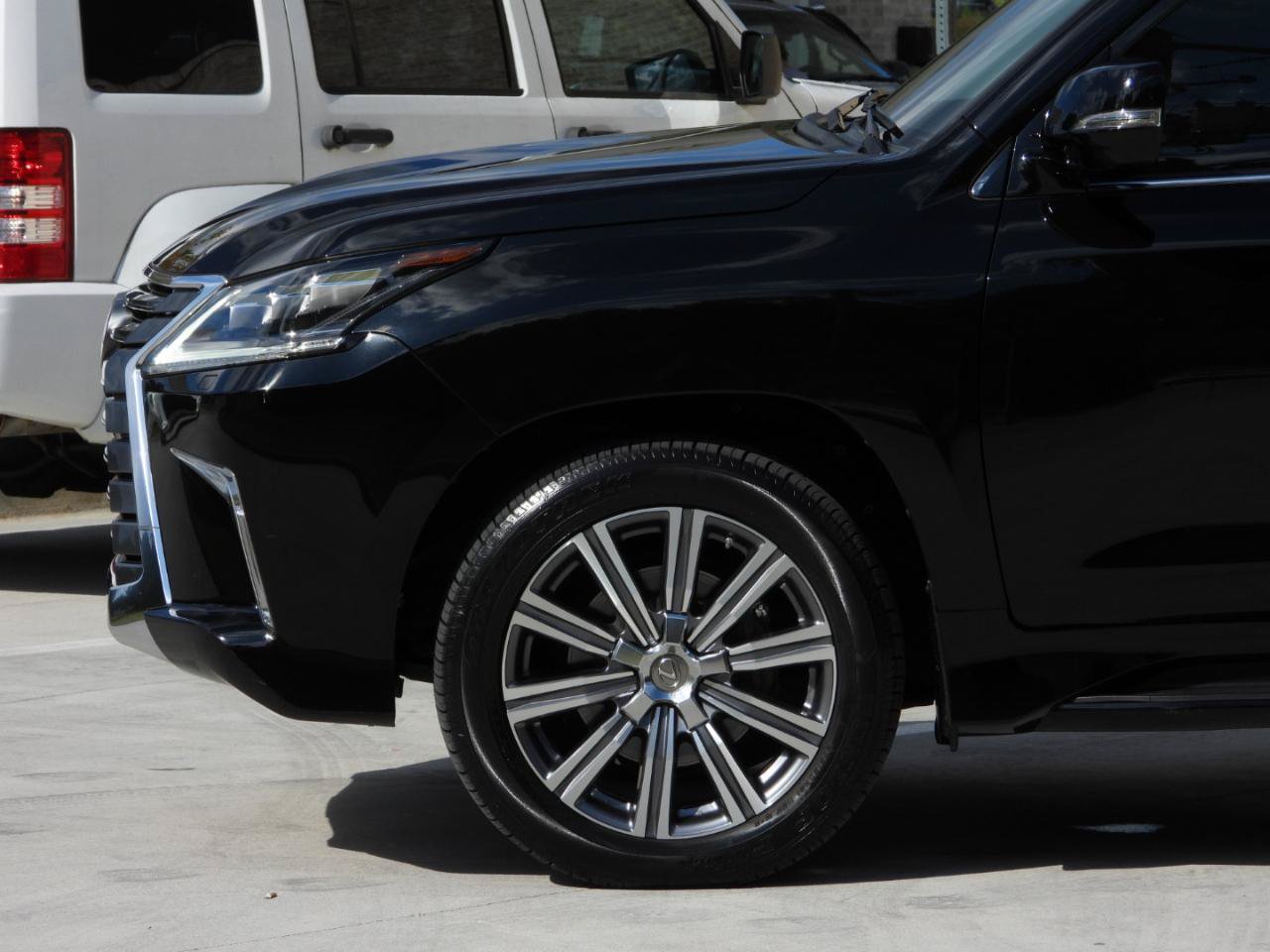 Used 2016 Lexus LX 570 4WD w/ 3rd Row & Luxury Pkg image 36