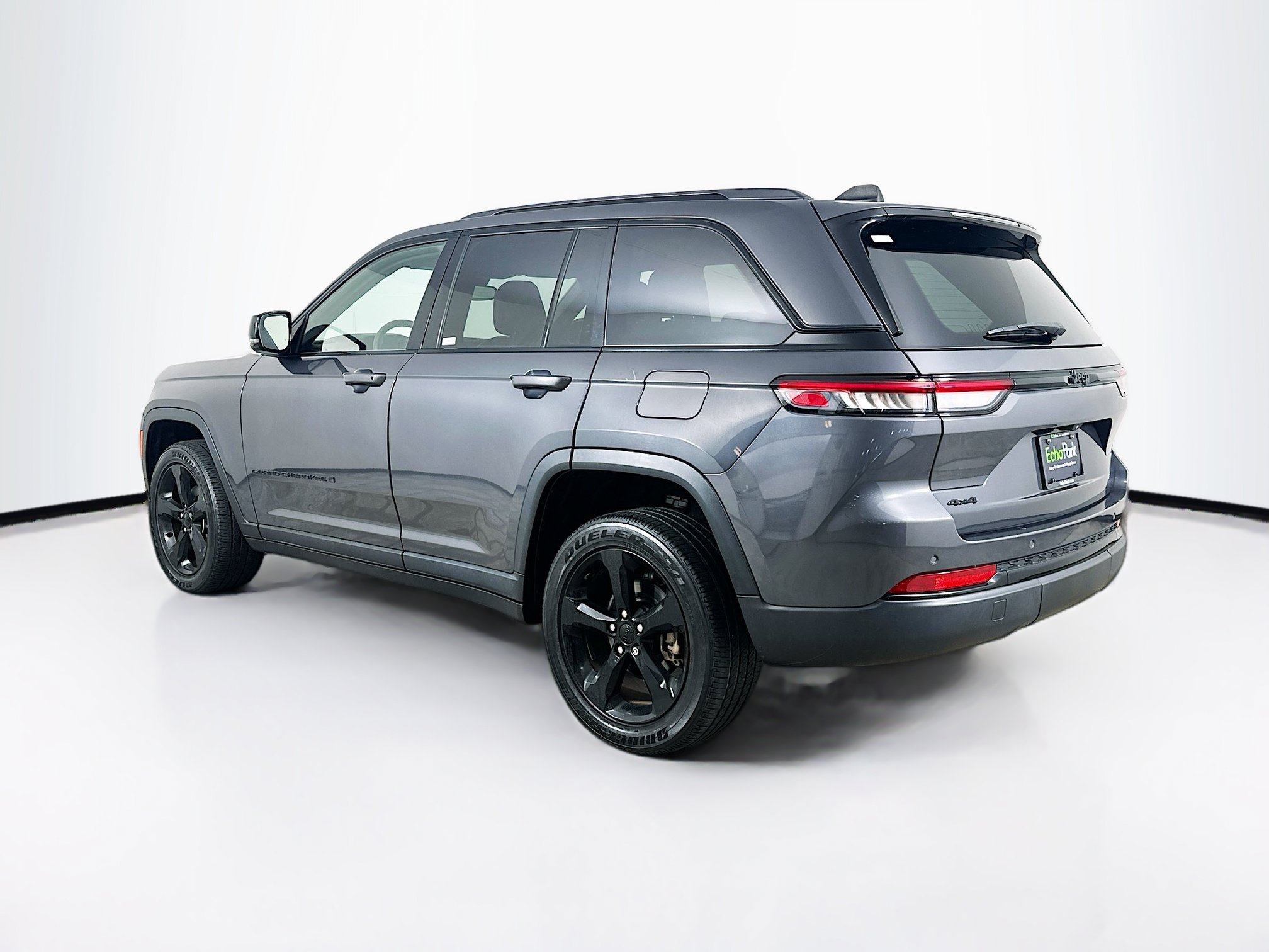 Used 2023 Jeep Grand Cherokee Altitude AWD/4WD image 5