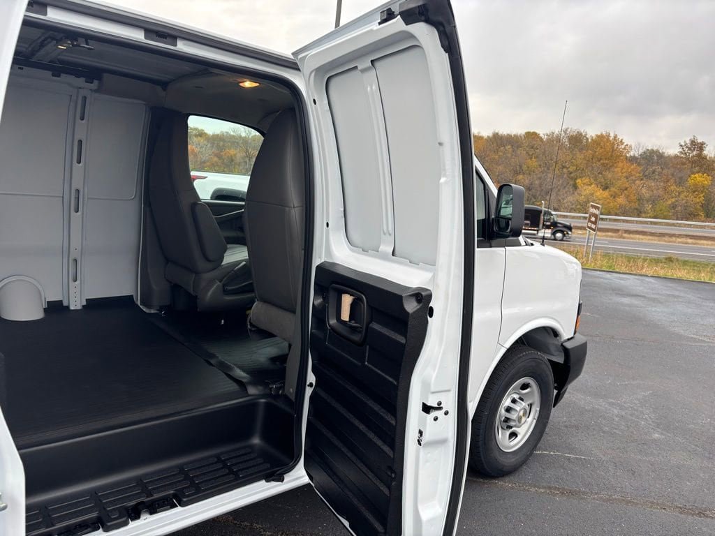 New 2025 Chevrolet Express 2500 w/ Driver Convenience Package RWD image 27