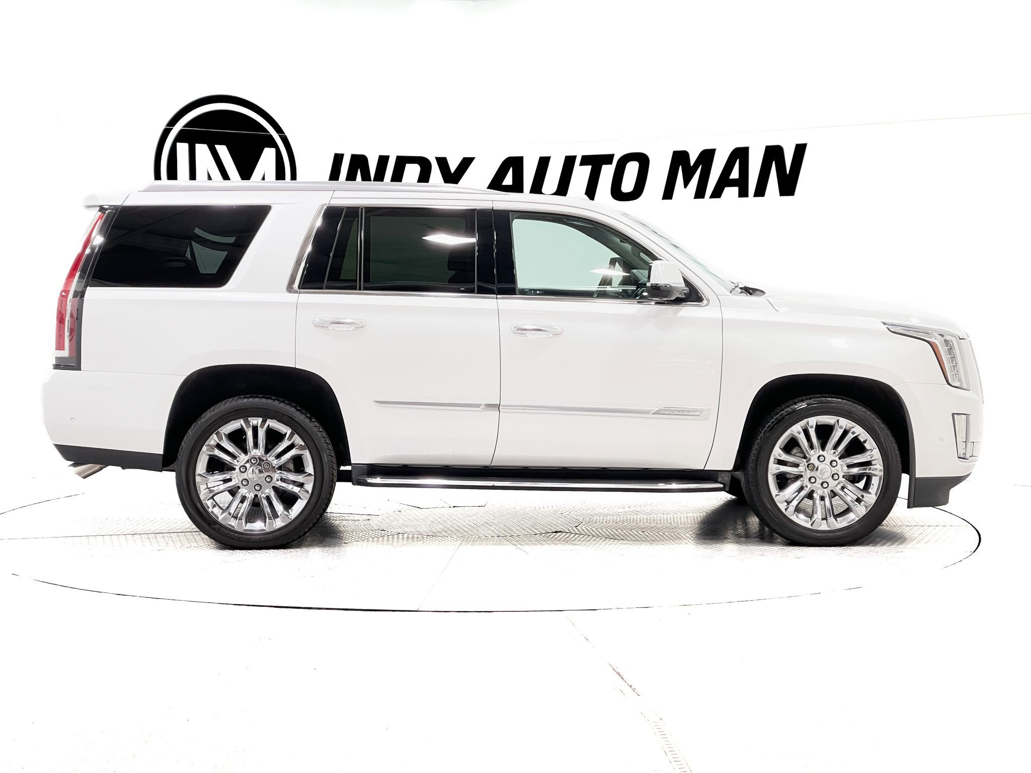 Used 2018 Cadillac Escalade Luxury w/ LPO, Radiant Package image 3