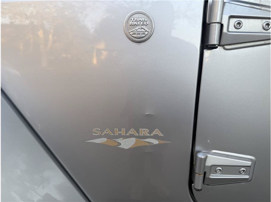 Used 2007 Jeep Wrangler Sahara w/ Dual Top Group AWD/4WD image 9