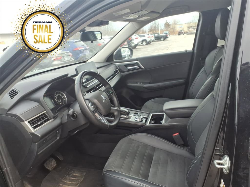 Used 2024 Mitsubishi Outlander SE image 11