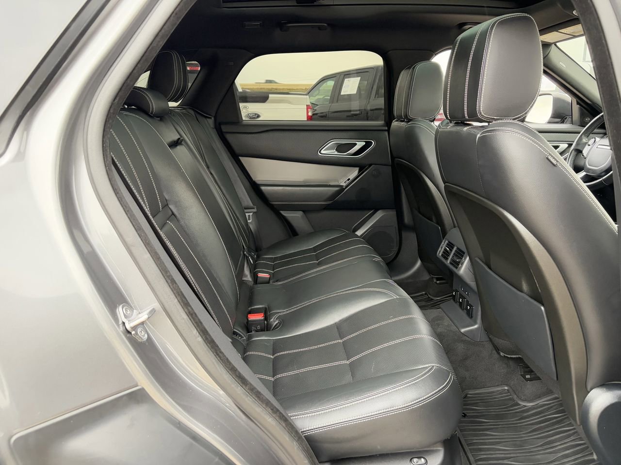 Used 2018 Land Rover Range Rover Velar S image 30