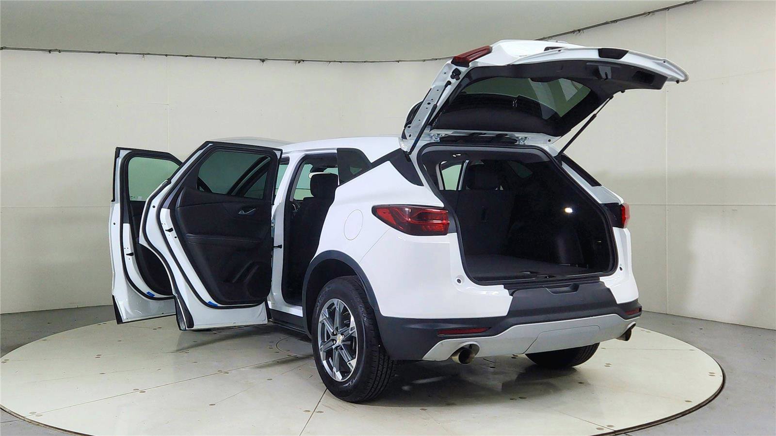 Used 2023 Chevrolet Blazer LT image 11