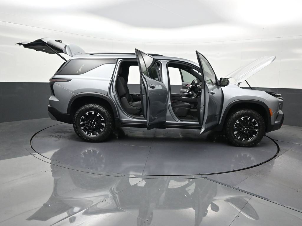 Used 2025 Chevrolet Traverse Z71 AWD/4WD image 33