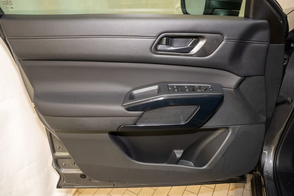 New 2025 Nissan Pathfinder SV w/ Black Appearance Package image 14