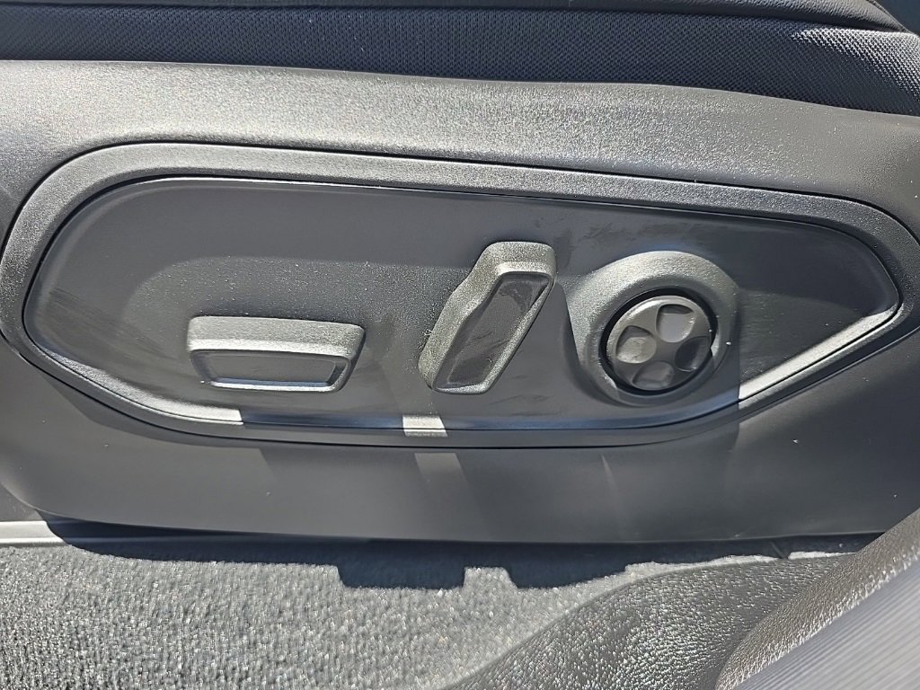 New 2025 Jeep Grand Cherokee Altitude image 30