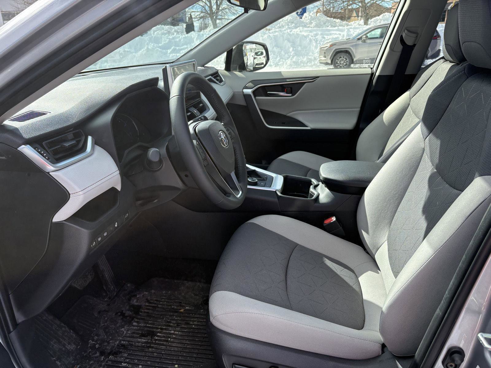 Used 2025 Toyota RAV4 XLE w/ Convenience Package image 10