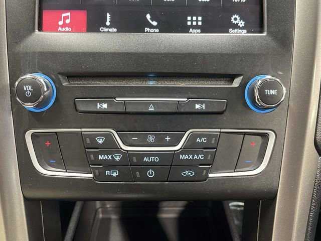 Used 2017 Ford Fusion SE w/ Fusion SE Technology Package image 19