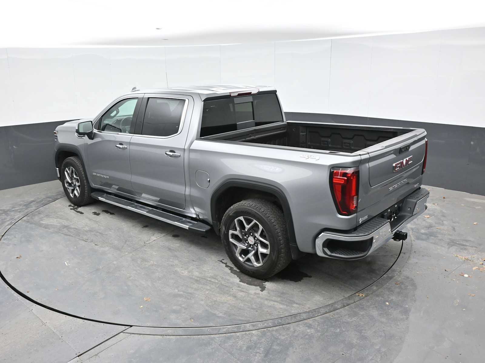 Used 2024 GMC Sierra 1500 SLT w/ SLT Premium Plus Package AWD/4WD image 12