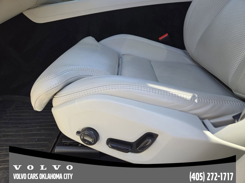 Certified 2024 Volvo XC60 B5 Ultimate w/ Protection Package Premier image 23