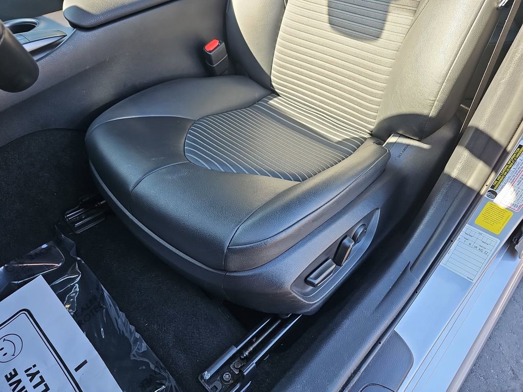 Used 2024 Toyota Camry SE image 33