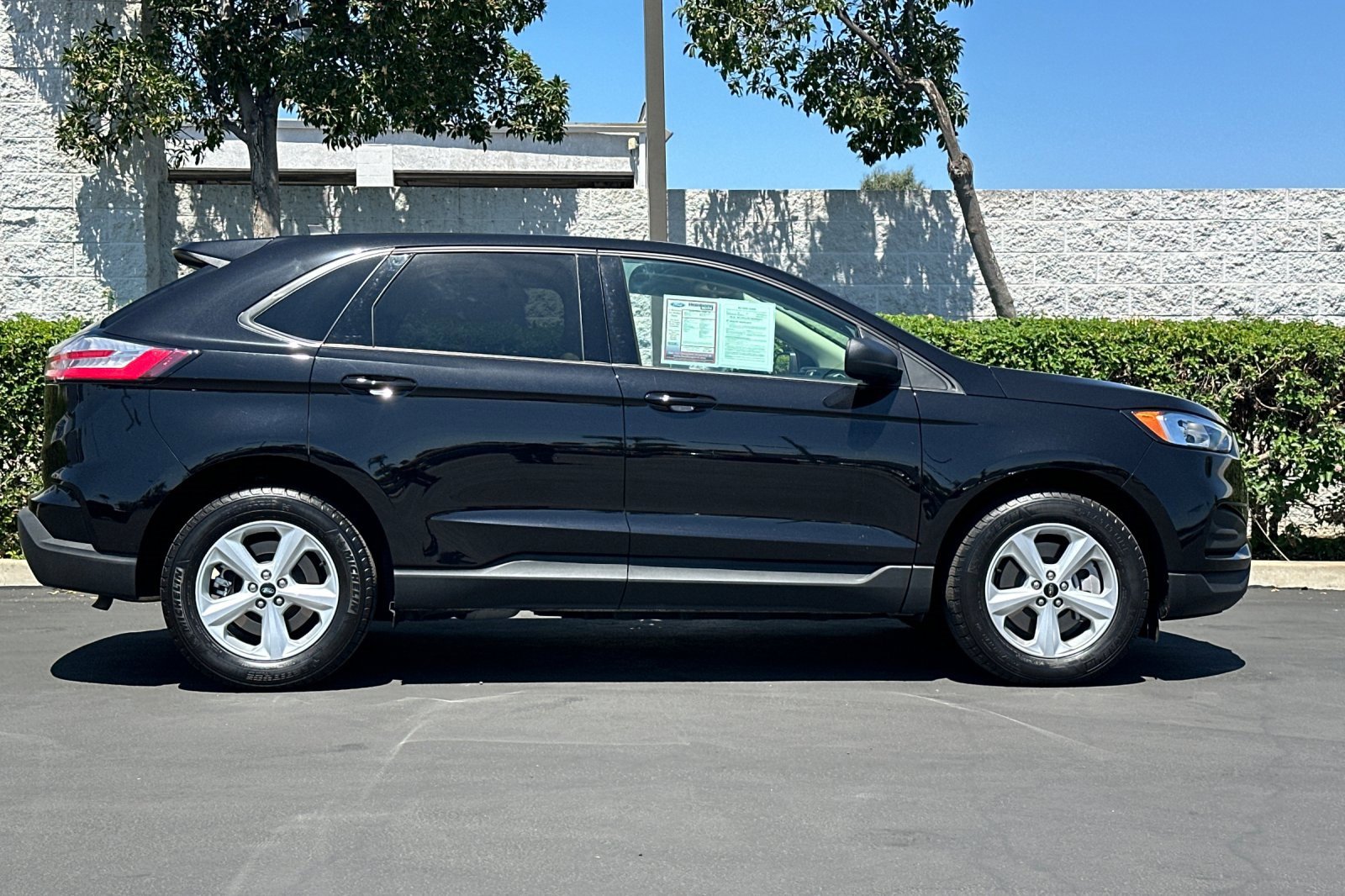 Used 2024 Ford Edge SE image 3
